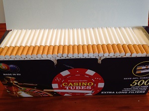 Мы предлагаем своим покупателям большой ассортимент сигаретных гильз,   в том числе:   классические гильзы,   гильзы с угольным фильтром,   удлиненные гильзы,   гильзы с тонким диаметром,   ароматизированные гильзы.   Вся продукция отличного качества и по приемлемым ценам.   Характеристики:  — упаковка 500 шт.   гильз
— размеры гильзы 8,  5 см (стандартная сигарета)  — фильтрующий картридж 2,  0 см
— фильтр 2,  5 см
Страна производитель:   Польша